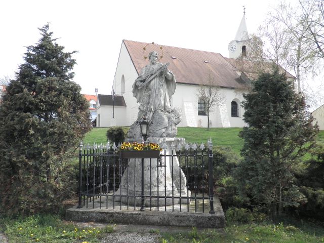 Großkrut, Stephansplatz