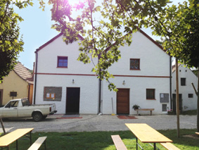 Hohenau, Buschenschank Nossian