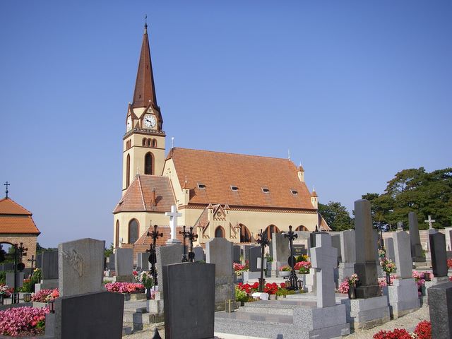 Friedhof und Kirche Friedhof und Kirche